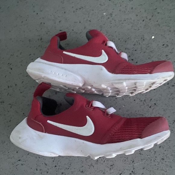 Nike red kids sneakers - Picture 5 of 5